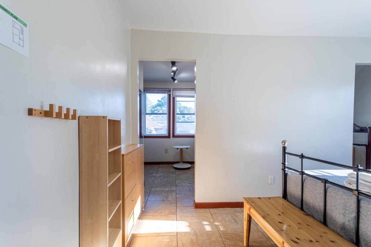 1 Bus Stop To Nyc-hot Tub-ewr Airport-free Parking Holiday home *