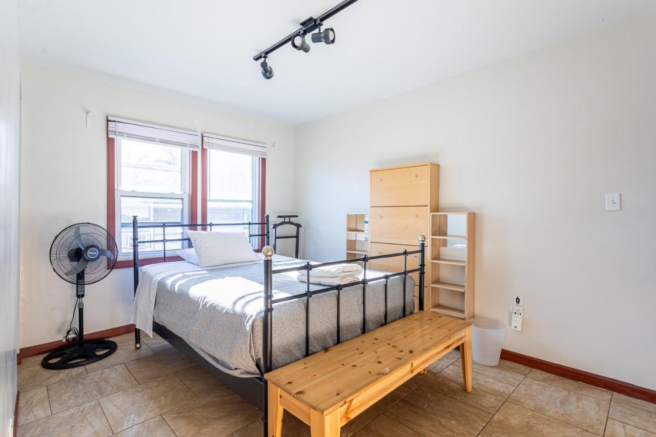 Holiday home 1 Bus Stop To Nyc-hot Tub-ewr Airport-free Parking