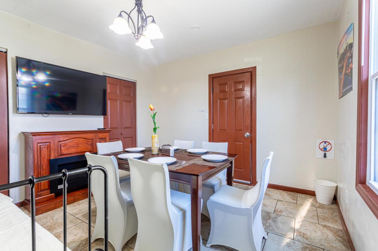 Holiday home 1 Bus Stop To Nyc-hot Tub-ewr Airport-free Parking