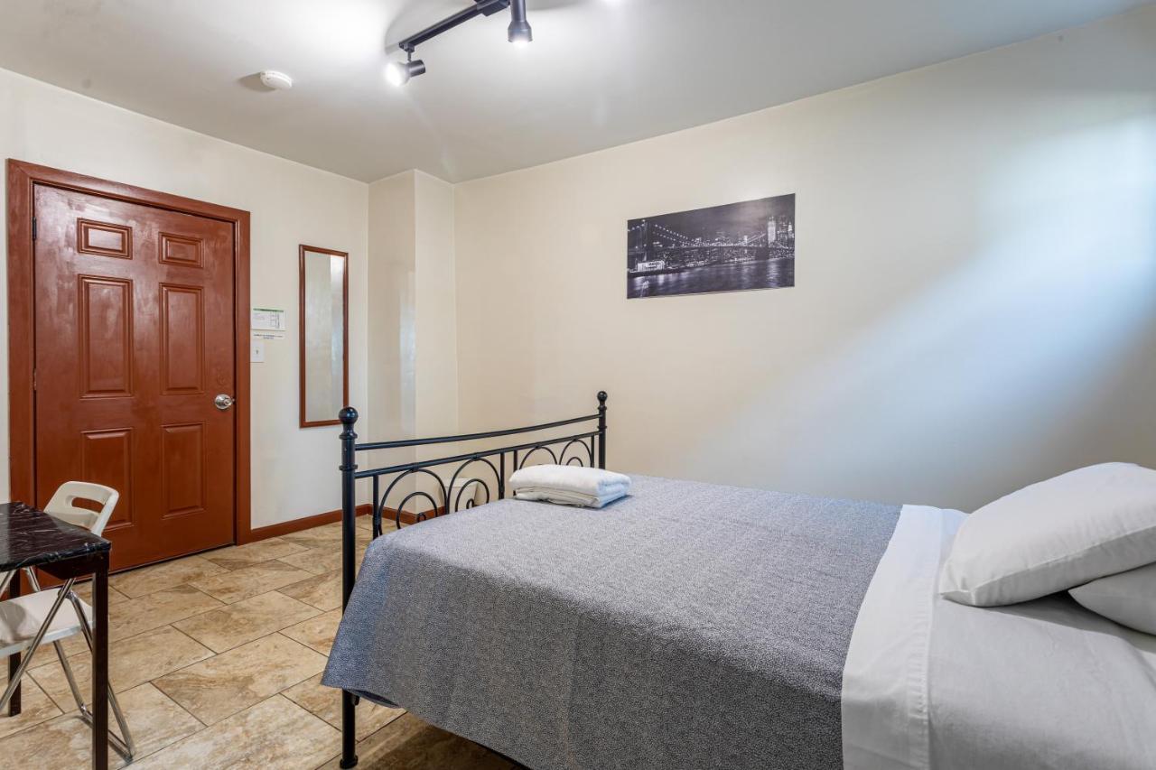 Holiday home 1 Bus Stop To Nyc-hot Tub-ewr Airport-free Parking