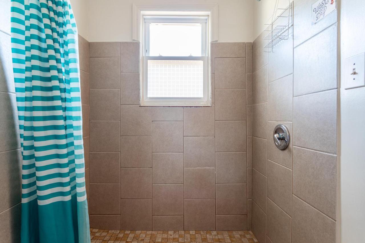 Holiday home 1 Bus Stop To Nyc-hot Tub-ewr Airport-free Parking *